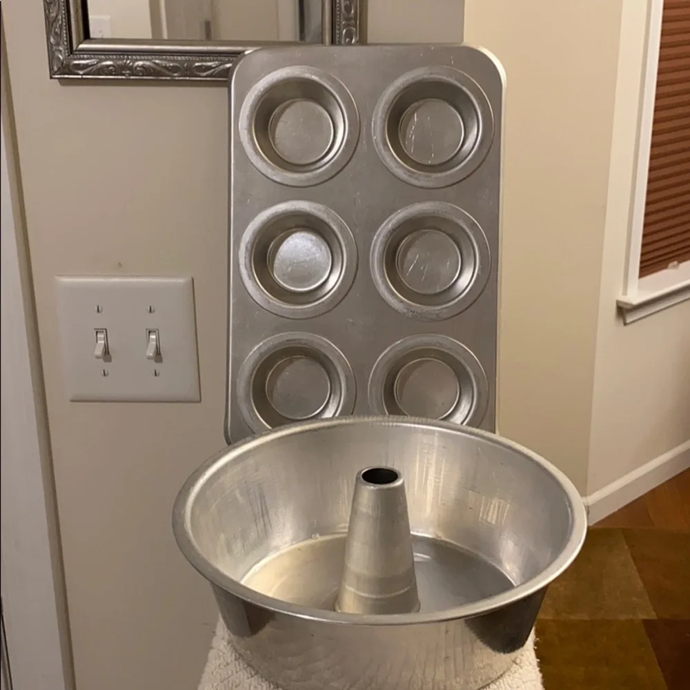 Bakers Bundle Includes Aluminum Bundt Pan and Aluminum Muffin Pan Holiday Baking
